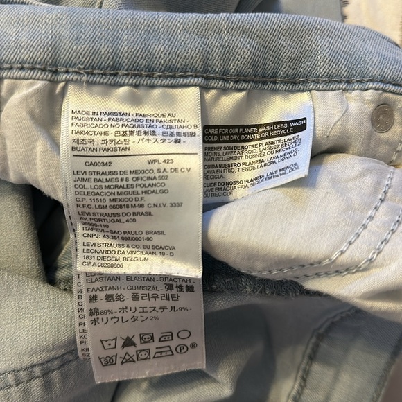 Women’s Levi 524 Skinny Mid Rise Light Wash Jean Sz 32 x 32 ( 14 size ) - Picture 4 of 7